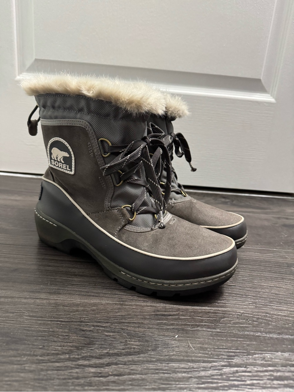 Sorel Women's Gray Tivoli lll Boot Size 9
